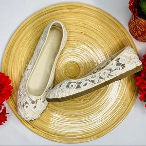 Kelly & Katie NWOT Maiola Cream Lace Flats